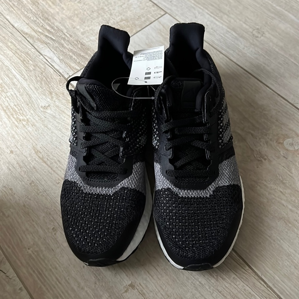 BRAND NEW ADIDAS ULTRABOOST GYM SHOES SIZE 9